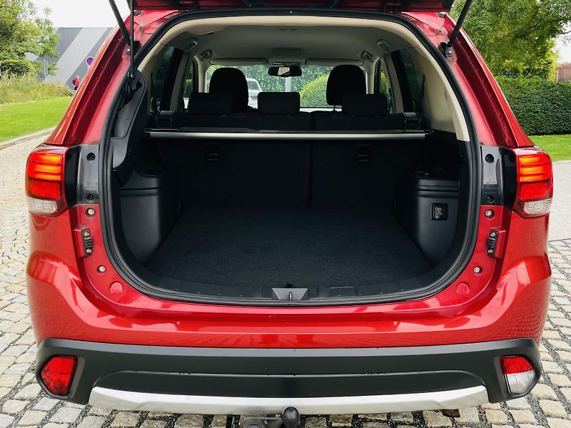 Mitsubishi Outlander 2.2D 4x4 1MAJ TAŽNÉ SERVISKA  - fotka 18 z 42