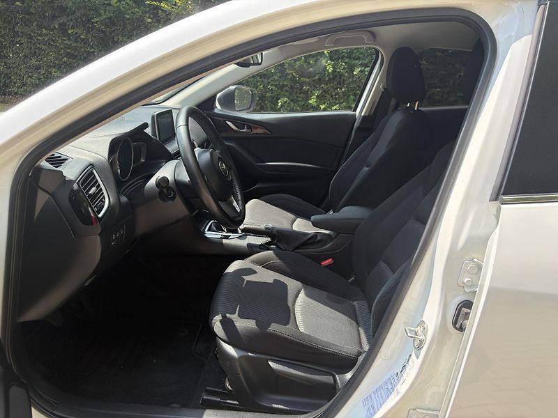 Mazda 3 2.0 Center-Line - fotka 19 z 30
