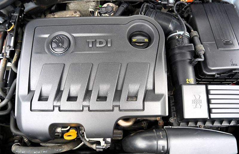 Škoda Superb 2.0 TDI 125 kW L&K/ČR/DPH - fotka 10 z 44