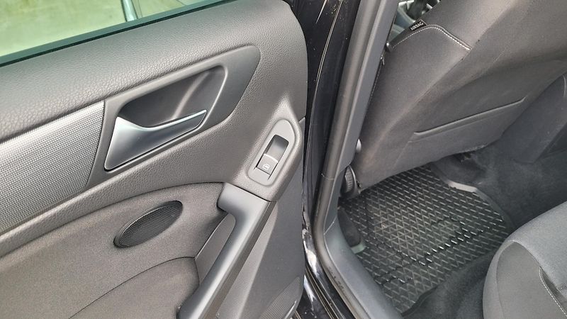 Volkswagen Golf 1,6 TDI 77KW  - fotka 16 z 23