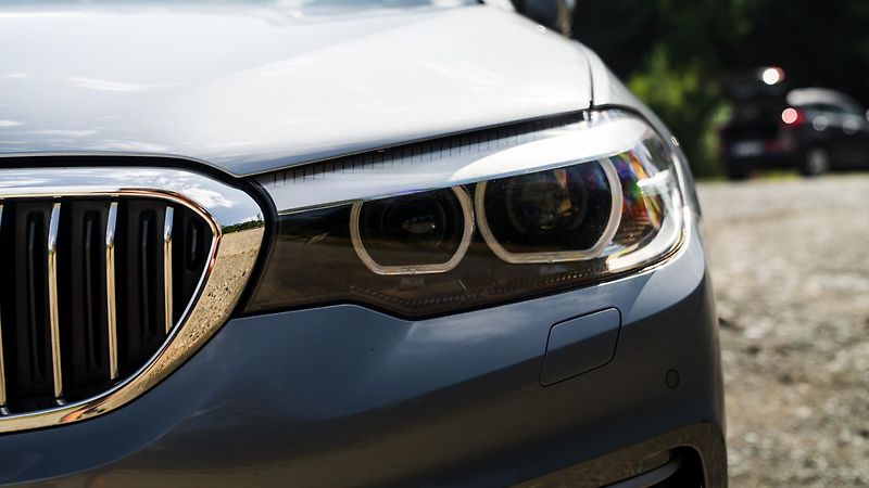 BMW Řada 5 (2017) BMW 520d xDrive Limousine - fotka 15 z 43