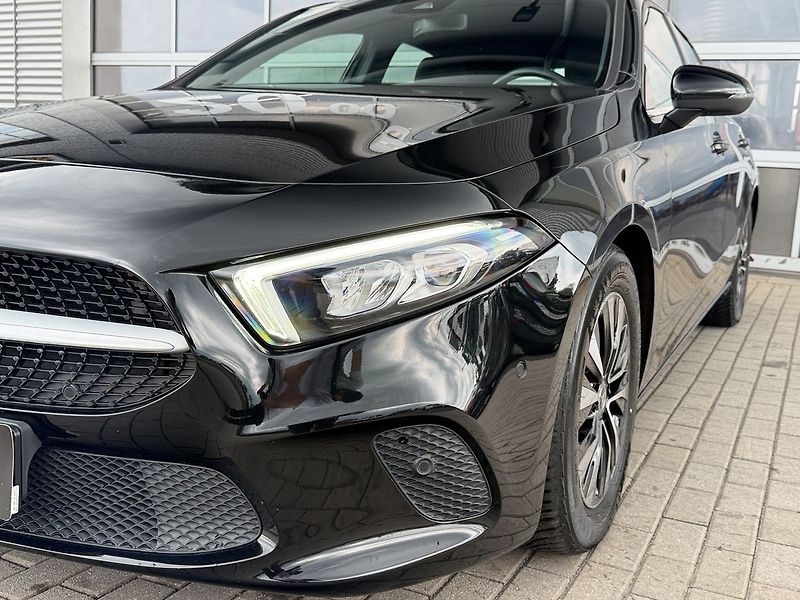 Mercedes-Benz Třídy A 180d - fotka 9 z 37