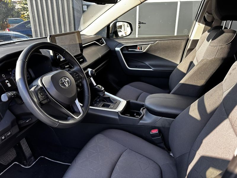 Toyota RAV4 (2024) Comfort 2.5 Hybrid (160 kW) - fotka 11 z 13