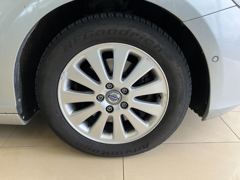 Volvo V40 T3 FWD Momentum MT6 - fotka 5 z 40