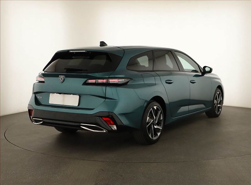 Peugeot 308 (2024) Allure 1.2 PureTech - fotka 5 z 15