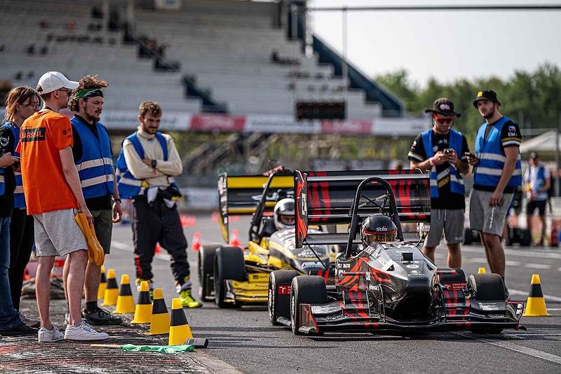 Michael Kohl, dvacetiletý student z Horního Jelení na Pardubicku, se ve svém volném čase podílí na stavbě studentské formule v týmu TU Brno Racing.