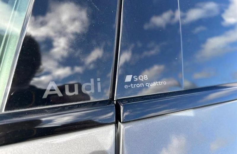 Audi SQ8 e-tron Q 360 HuD 4 zóny Matrix - fotka 6 z 18