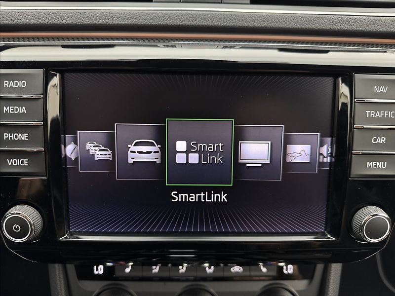 Škoda Superb 2,0 SPORTLINE 4X4 DSG 350HPAPR - fotka 17 z 55