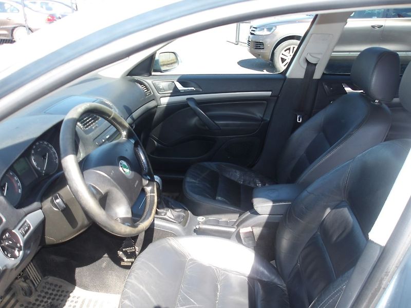 Škoda Octavia 1,9TDi 4X4 !!! KŮŽE,VÝHŘEVY ! - fotka 16 z 24
