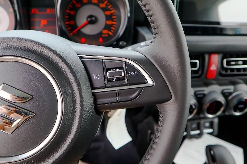 Suzuki Jimny (2025) Ve verzi Full Option - fotka 23 z 28