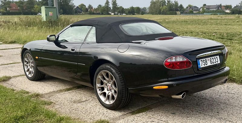 Jaguar XKR (2000) 4.0 V8 Supercharged Kabriolet  - fotka 5 z 30