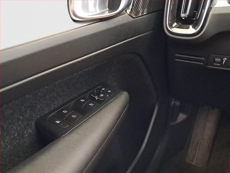 Volvo XC40 (2019) D3 AWD, 4X4, Automat, Kůže - fotka 16 z 23
