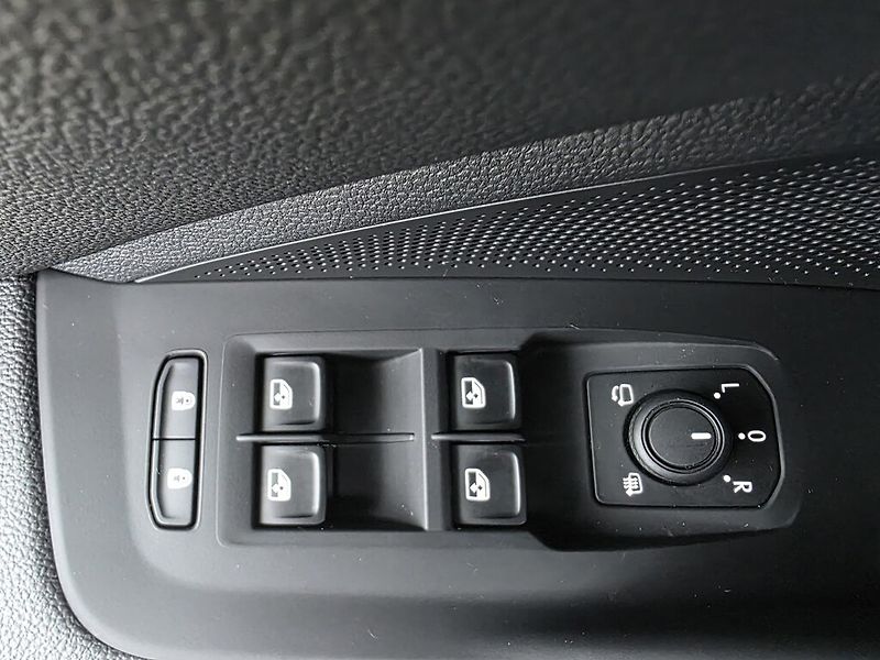 Škoda Superb Combi DSG 4M 2,0TDi 142kW L&K - fotka 16 z 26
