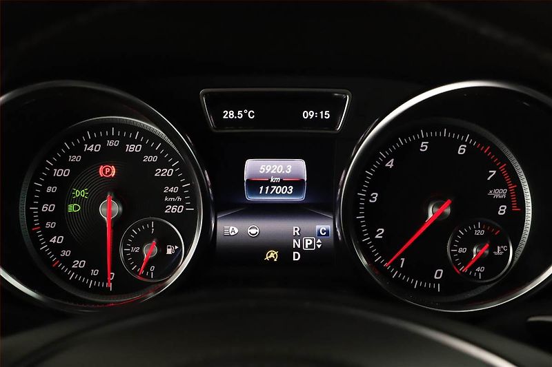 Mercedes-Benz GLS (2019) 500 4MATIC - fotka 9 z 20