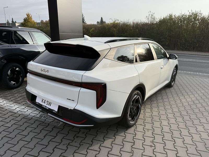 Kia K4 Sportswagon (2026) EXCLUSIVE 1.6 T-GDI 7DCT ALU17 - fotka 3 z 18