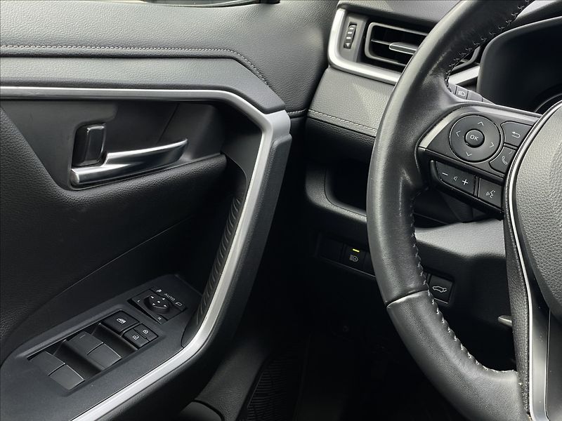 Toyota RAV4 2,5 Hybrid 4WD Comfort Style - fotka 13 z 22