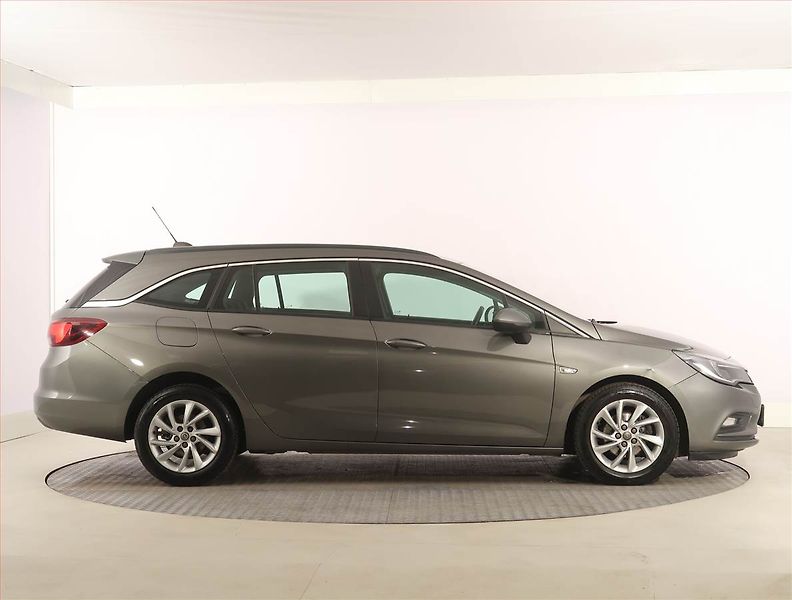 Opel Astra (2019) 1.6 CDTI, Navi, Tempomat - fotka 6 z 18