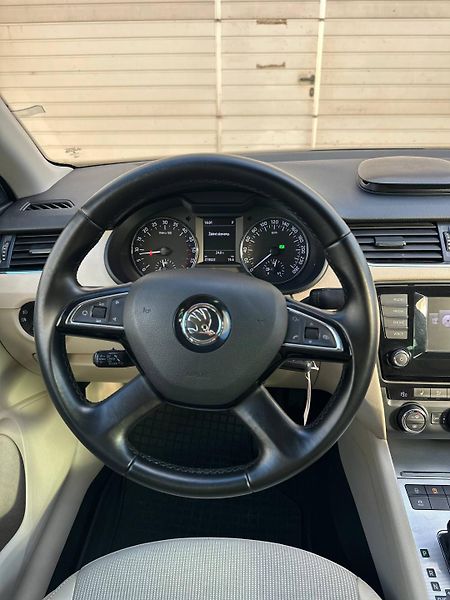 Škoda Octavia (2014) 2.0 TDI 110 KW DSG ACC TAZNE - fotka 12 z 37