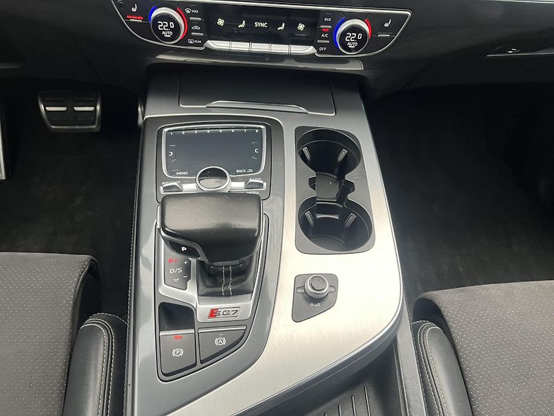 Audi SQ7 (2016) 4,0 D V8 320Kw 7 MÍST PANORAMA - fotka 14 z 19