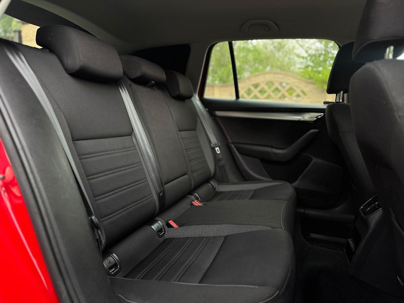 Škoda Octavia 1.6 1.MAJITEL ČR DPH NEBOURÁNO - fotka 19 z 25