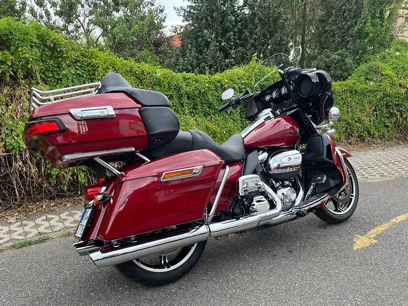 Harley-Davidson FLHTK Electra Glide Ultra Limited 1868 (2020) - fotka 2 z 16