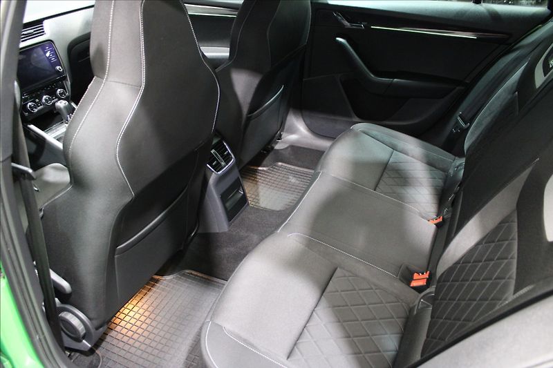 Škoda Octavia 2,0 TSI RS 1.majitel - fotka 13 z 30