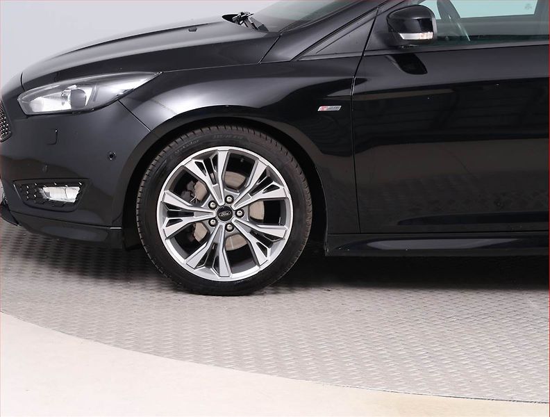 Ford Focus (2018) ST-Line 1.5 EcoBoost, Automat - fotka 15 z 17