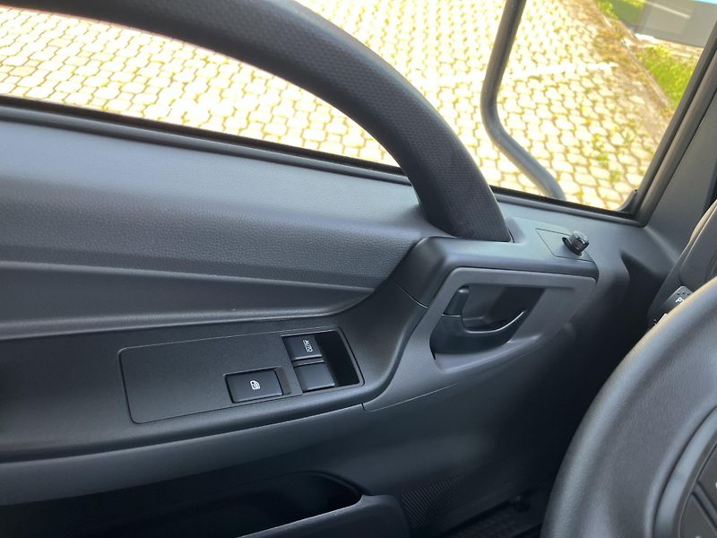 Isuzu M30 (2026) 7,5t 3,0L 150k A/T hák. nosič - fotka 36 z 44