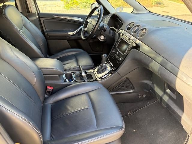 Ford S-MAX (2013) 2.0 Titanium, 7 míst - fotka 4 z 10