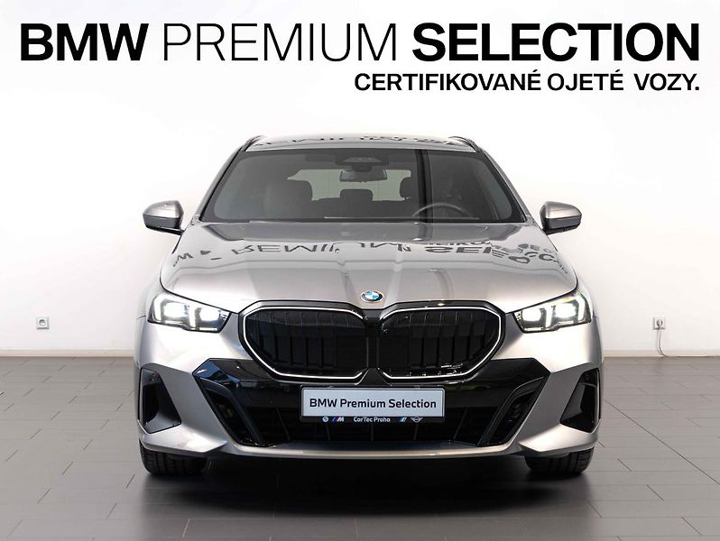 BMW Řada 5 540d xDrive Touring - fotka 2 z 23