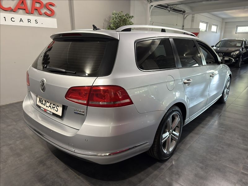 Volkswagen Passat 2,0   TDI DSG R-LINE 130kW NAV - fotka 5 z 39