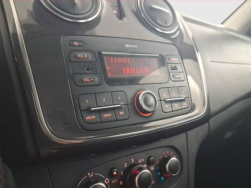 Dacia Logan (2018) 1.0 SCe, ČR,1.maj, Serv.kniha - fotka 13 z 19