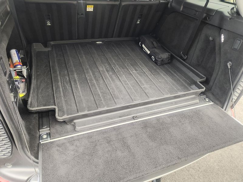 Land Rover Discovery (2018) 3.0 TD6 HSE AT 1.MAJ.ČR/VZDUCH - fotka 21 z 59