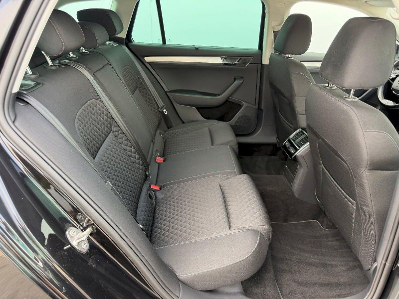 Škoda Superb (2022) 2.0TDI 110kW DSG Comfort Plus - fotka 24 z 35