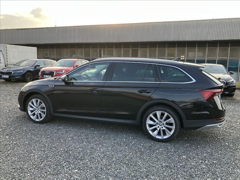Škoda Octavia 2,0 SCOUT,TAŽNÉ,WEBASTO,CANTON - fotka 4 z 44