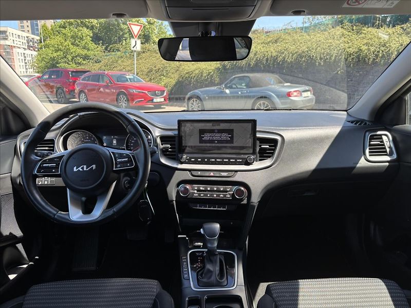 Kia Ceed 1,5 TGDi 118kW AT TOP NAVI - fotka 9 z 44