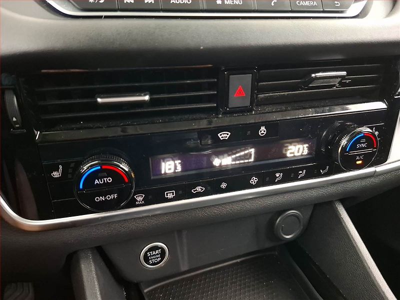 Nissan Qashqai (2021) 1.3 DIG-T - fotka 15 z 18