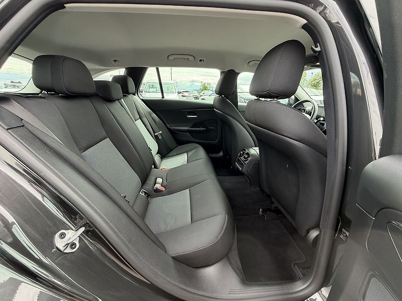 Mercedes-Benz Třídy C 220d Advantage, LED - fotka 11 z 32