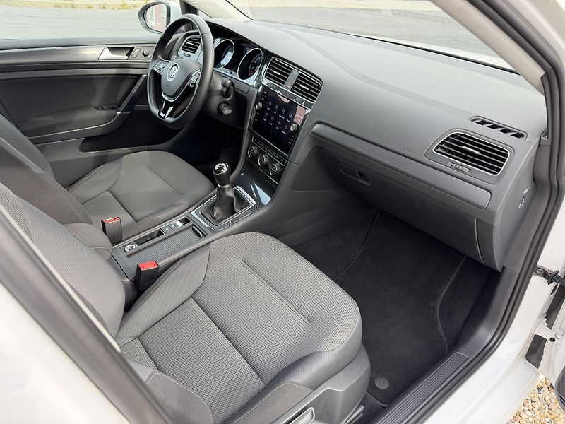 Volkswagen Golf Combi VII 1,6 TDi/85kW - fotka 51 z 66