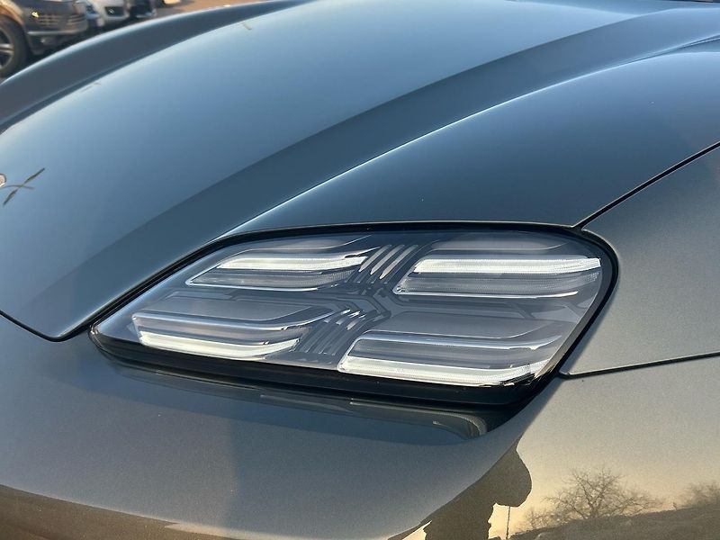 Porsche Macan 4S Electric - fotka 13 z 30