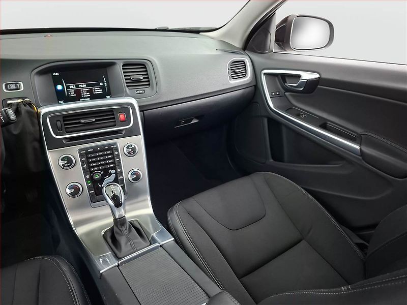 Volvo V60 (2017) D3 2.0, Automat, Xenony - fotka 8 z 20