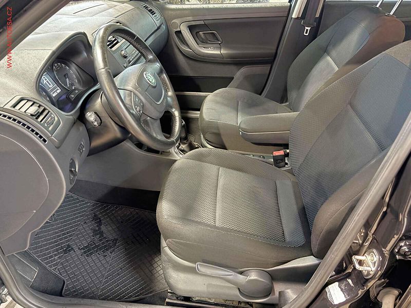 Škoda Fabia (2011) 1.6 TDI, autoAC - fotka 9 z 13