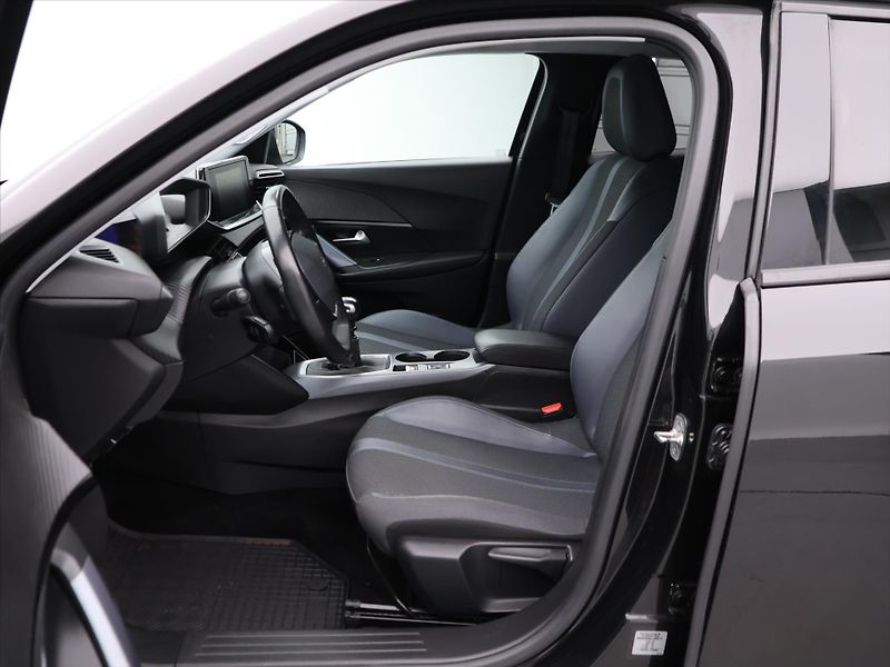 Peugeot 2008 1,2 PT 130k CZ Allure LED - fotka 10 z 25