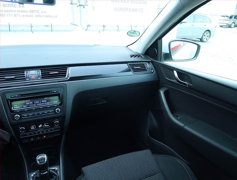 Škoda Rapid (2014) Spaceback 1.2 TSI, Serv.kniha - fotka 8 z 17