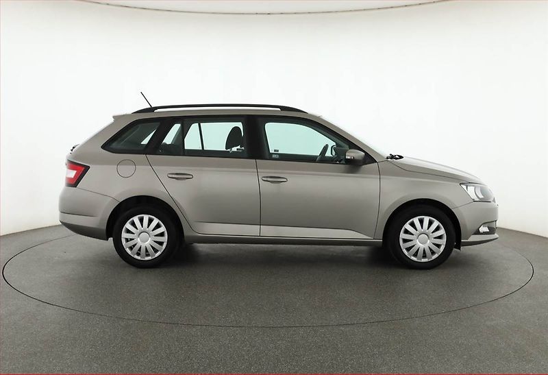 Škoda Fabia (2018) 1.0 TSI, Serv.kniha - fotka 6 z 15
