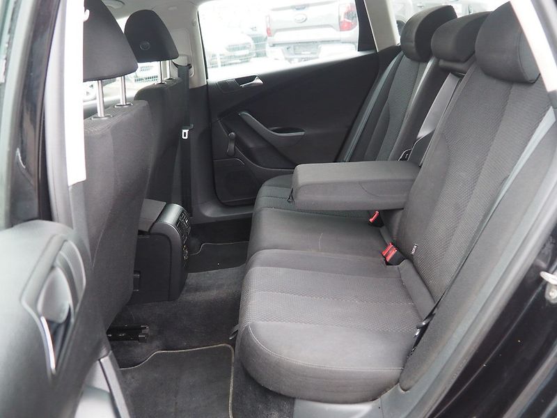 Volkswagen Passat Variant (2008) 1.9 TDI, 77 kW - fotka 12 z 30