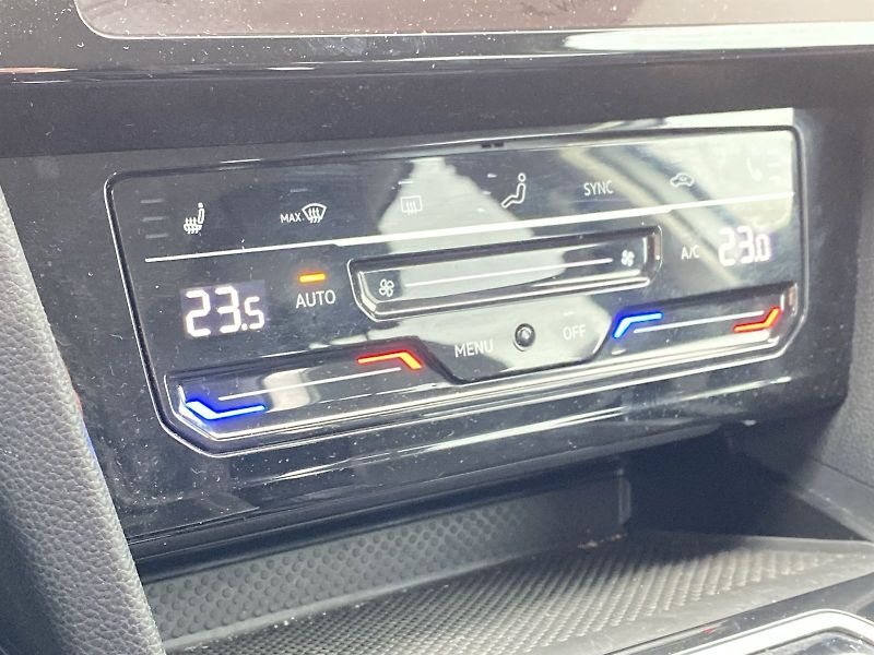 Volkswagen Passat (2020) Variant 2.0 TDI DSG 4Motion - fotka 14 z 34