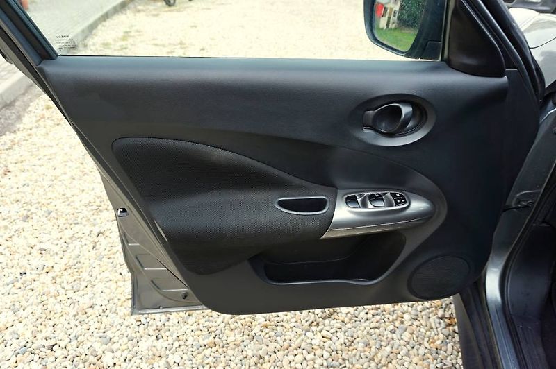 Nissan Juke (2015) 1,6i 69 kW - fotka 27 z 40