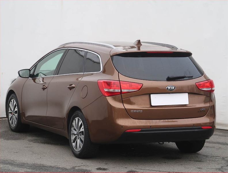 Kia Ceed (2017) Premium 1.6 CRDi, Serv.kniha - fotka 4 z 20