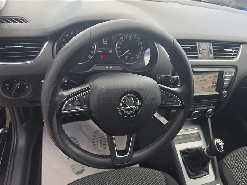 Škoda Octavia 1,6 TDi 4x4 Ambition STK - fotka 12 z 46